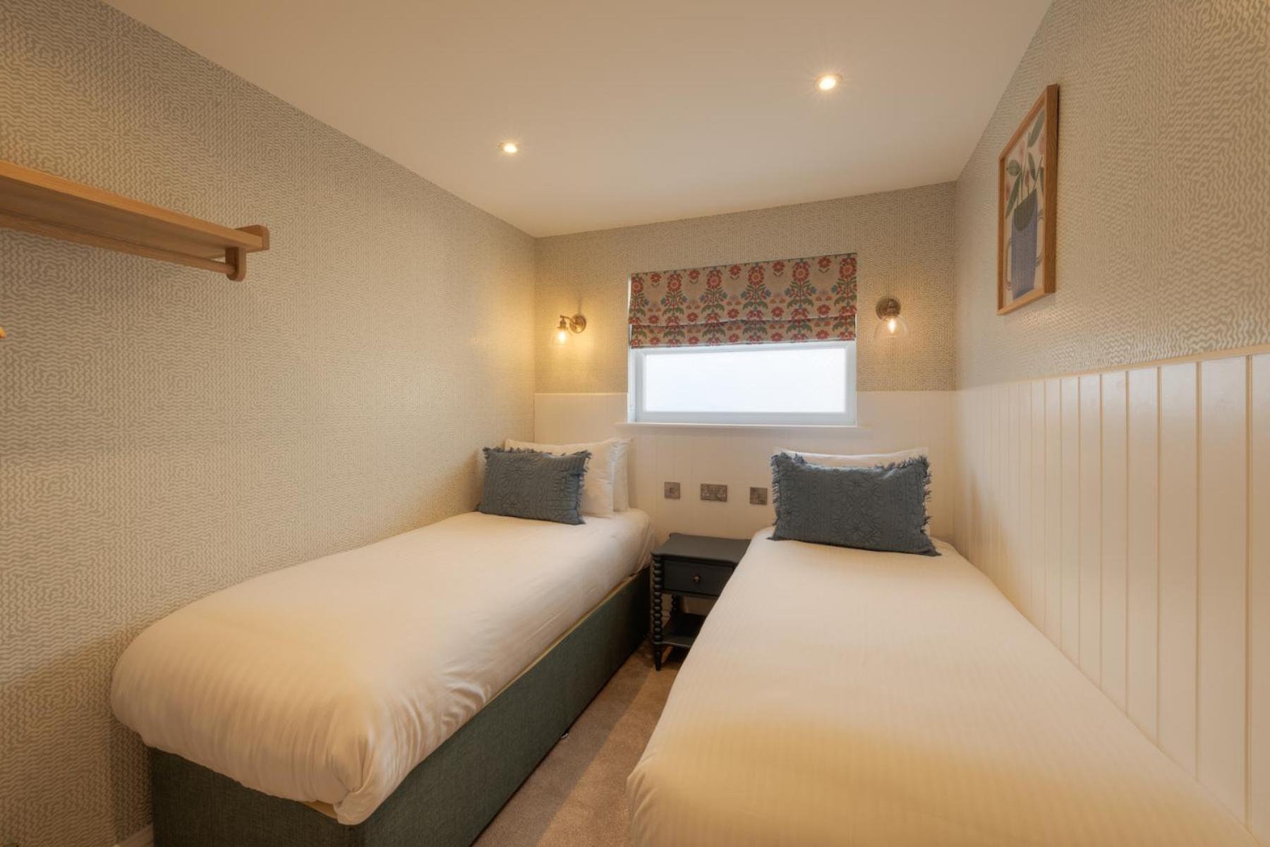 Florence House Boutique Hotel And Restaurant Портсмът Екстериор снимка